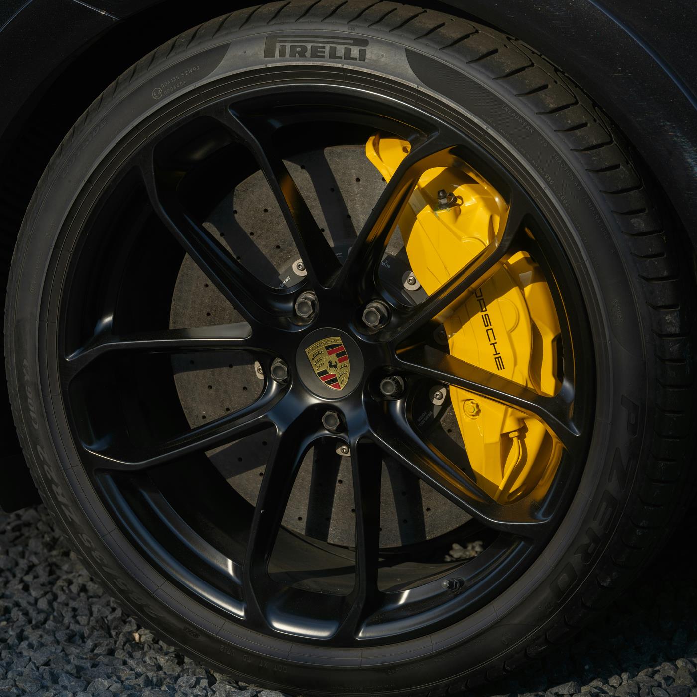Alloy wheel and brake caliper